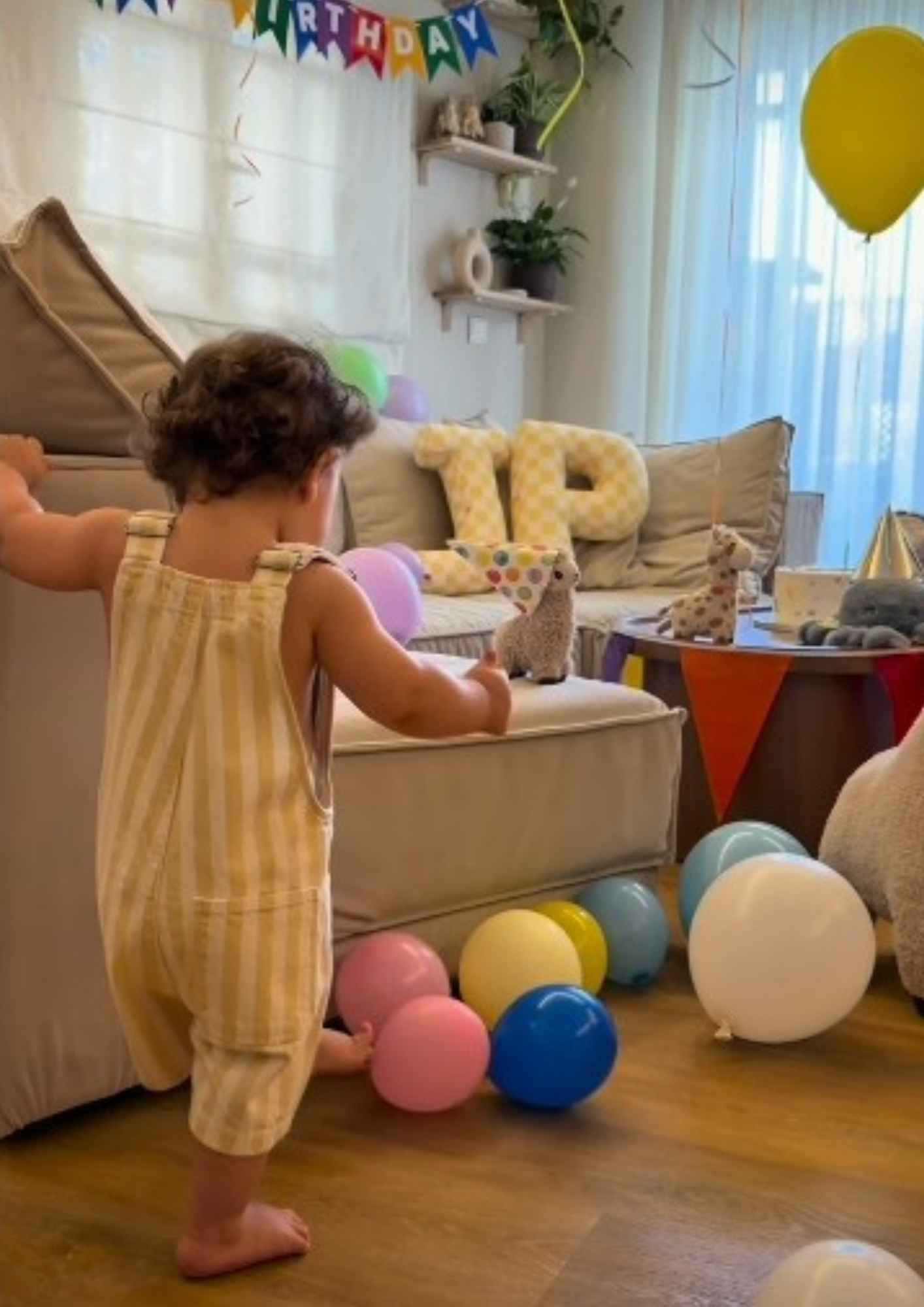Η Ευρυδίκη Βαλαβάνη και ο Γρηγόρης Μόργκαν στο πάρτι γενεθλίων του γιου τους