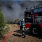 Νέος πύρινος συναγερμός στη Βοιωτία – Εκκενώνεται η Ξηρονομή, μάχη με τις φλόγες σε Αχαΐα και Ρέθυμνο