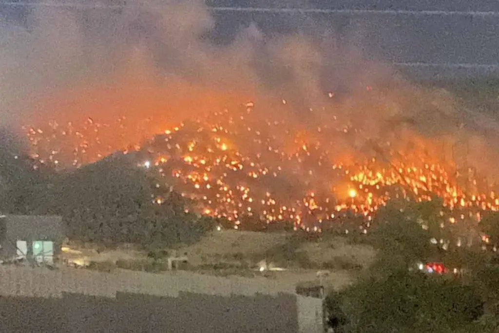 Οριοθετήθηκε η φωτιά στον Ασπρόπυργο - Μαίνεται η πυρκαγιά στη Θεσπρωτία