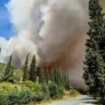 Εύβοια: Μεγάλη φωτιά στην Επισκοπή απειλεί σπίτια, εκκενώνεται χωριό