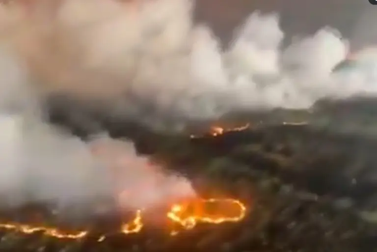 Πύρινη κόλαση σε Γαλλία - Ισπανία: Πάνω από 360.000 εκτοπισμένοι, εκκενώνεται η ζώνη του αεροδρομίου στο Μπορντό