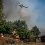 Νέος πύρινος συναγερμός στη Βοιωτία – Εκκενώνεται η Ξηρονομή, μάχη με τις φλόγες σε Αχαΐα και Ρέθυμνο