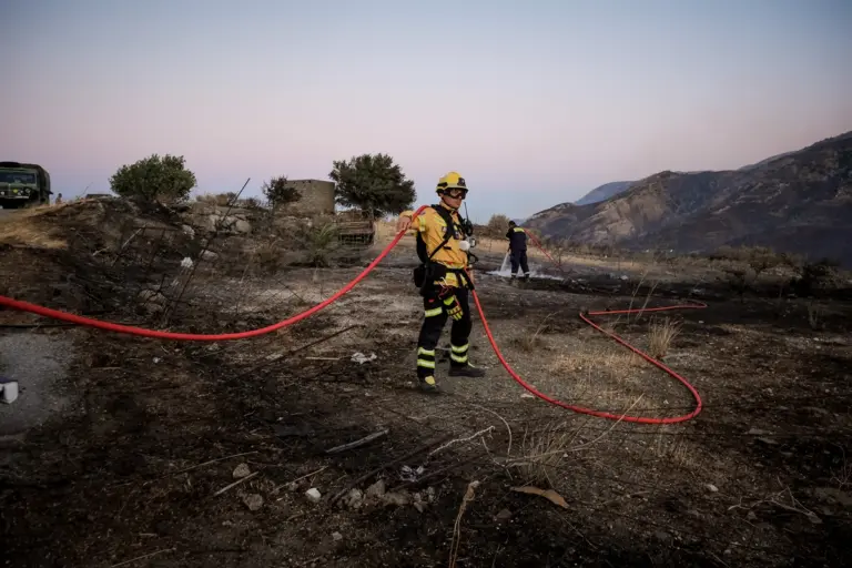 Φωτιά στα Δερβενοχώρια: Ισχυρές δυνάμεις και εναέρια μέσα στη μάχη με τις φλόγες