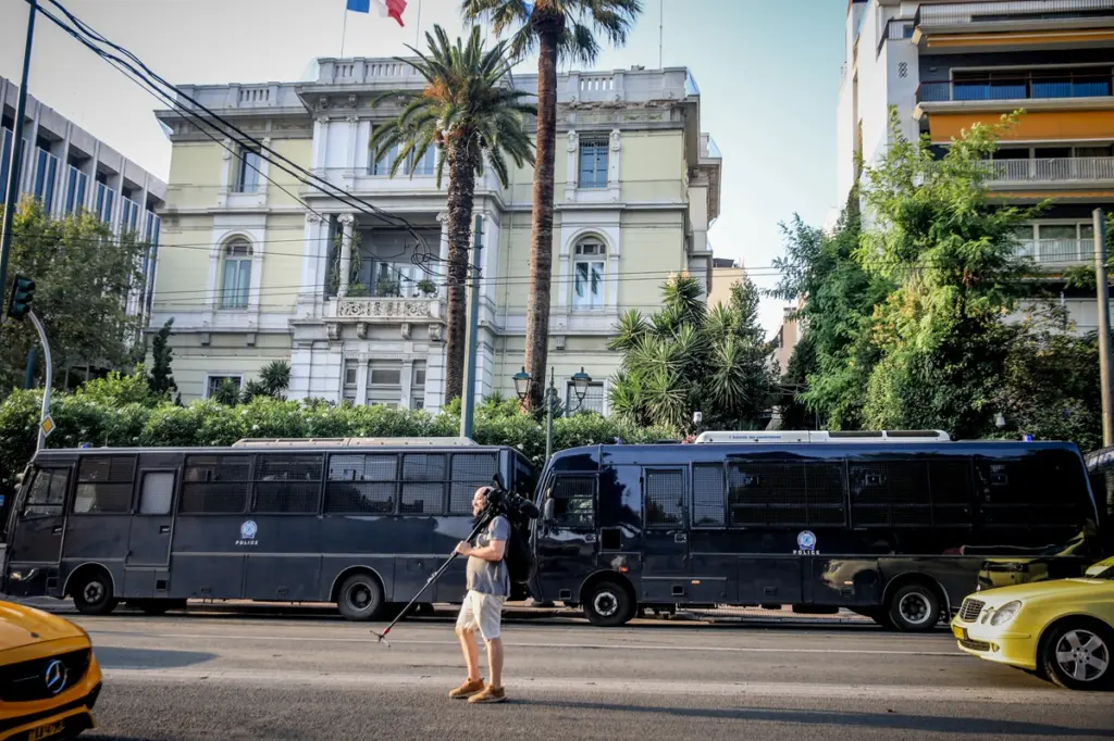 Συναγερμός στη γαλλική πρεσβεία στην Αθήνα μετά από τηλεφώνημα για βόμβα