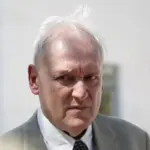 Κηδεία Σταύρου Γεωργίου: Τραγικές φιγούρες οι δύο κόρες του