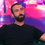 Γιάννης Κρητικός: Το επίθετό του είναι… λάθος – Πώς τον «βάφτισαν» καλλιτεχνικά πριν από 23 χρόνια
