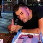 Γιάννης Τσιμιτσέλης: Τούρτα - έκπληξη στο θέατρο!