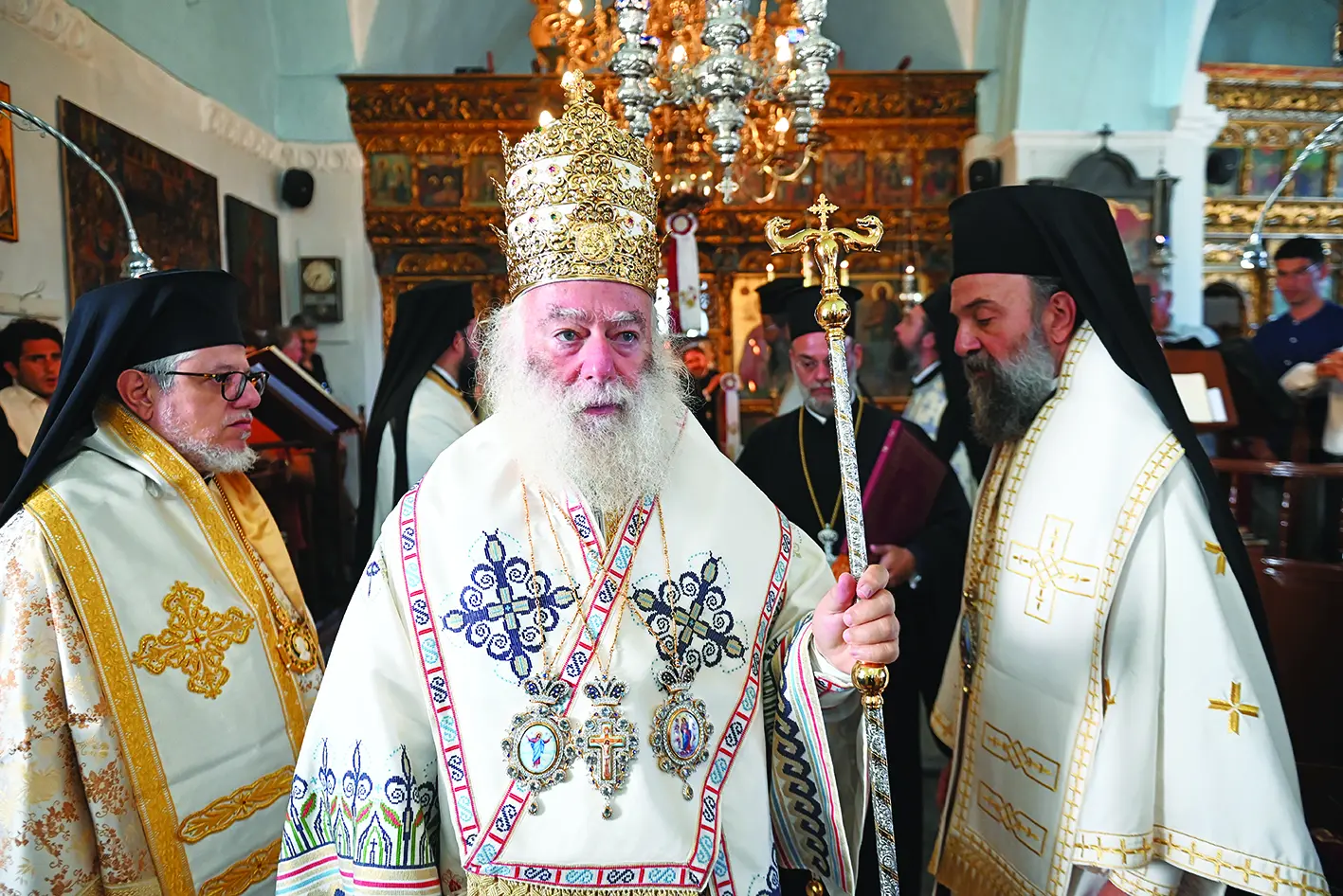 Από αριστερά: ο Μητροπολίτης Γουινέας κ. Γεώργιος, ο Πατριάρχης Αλεξανδρείας και πάσης Αφρικής κ. Θεόδωρος και ο Μητροπολίτης Θήρας, Αμοργού και Νήσων κ. Αμφιλόχιος
