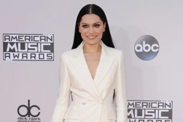Δύσκολες ώρες για τη Jessie J – Ανακοίνωσε πως χώρισε από τον σύντροφό της