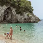 Καιρός: Ηλιοφάνεια και "φρέσκος" βοριάς – Πού θα αγγίξει το θερμόμετρο τους 36 βαθμούς