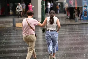 Καιρός: Από τα 39άρια στις μπόρες - Πού αλλάζει το σκηνικό