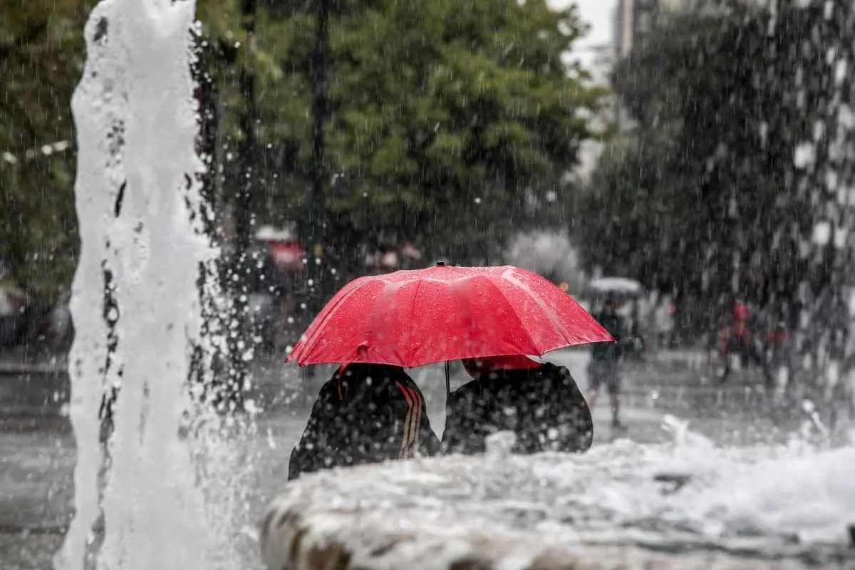 Περιορισμένη αστάθεια με βροχές και μπόρες αναμένεται μετά το μεσημέρι σε ηπειρωτικές περιοχές.