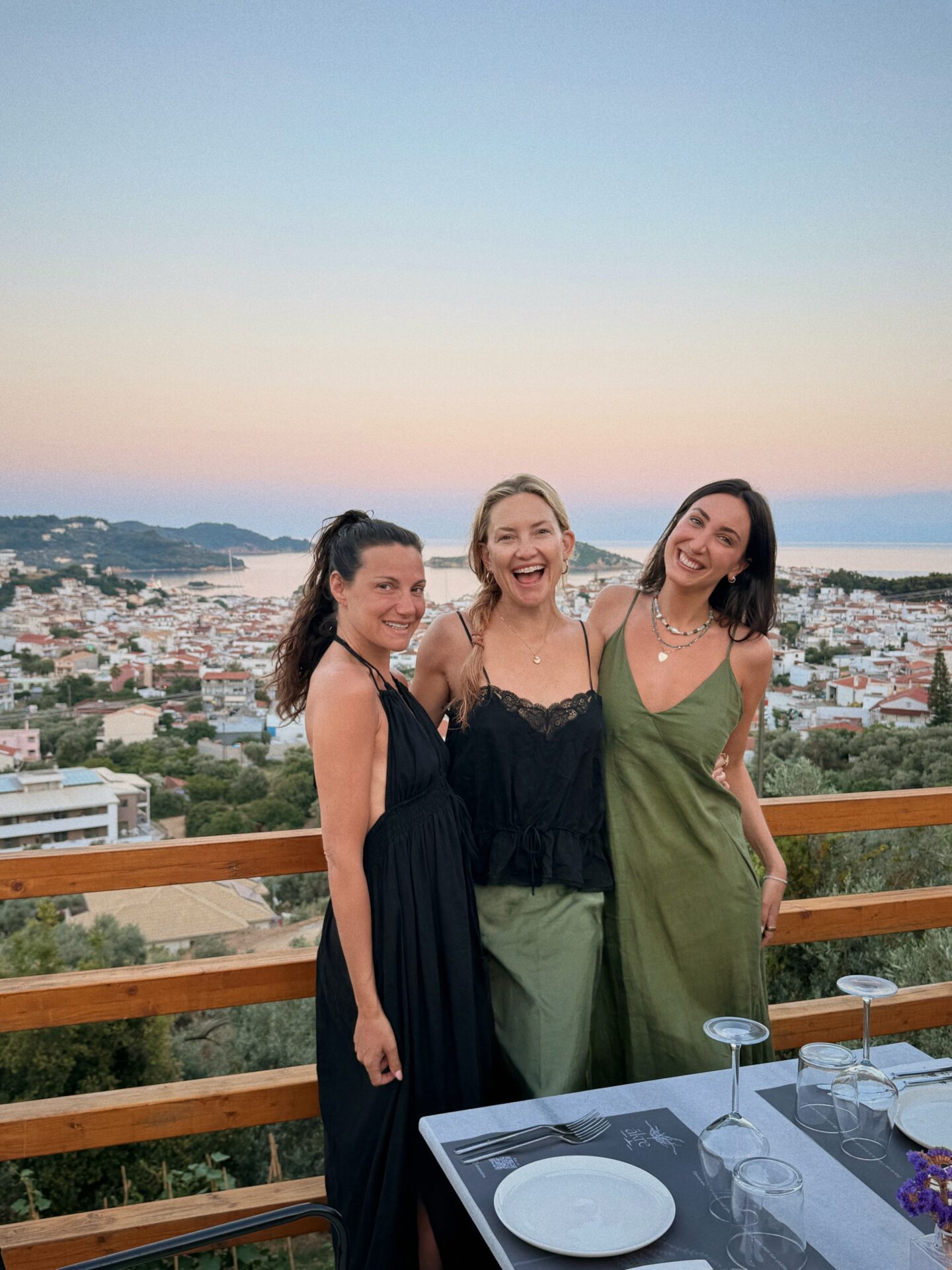 Η Κέιτ Χάντσον στη Σκιάθο