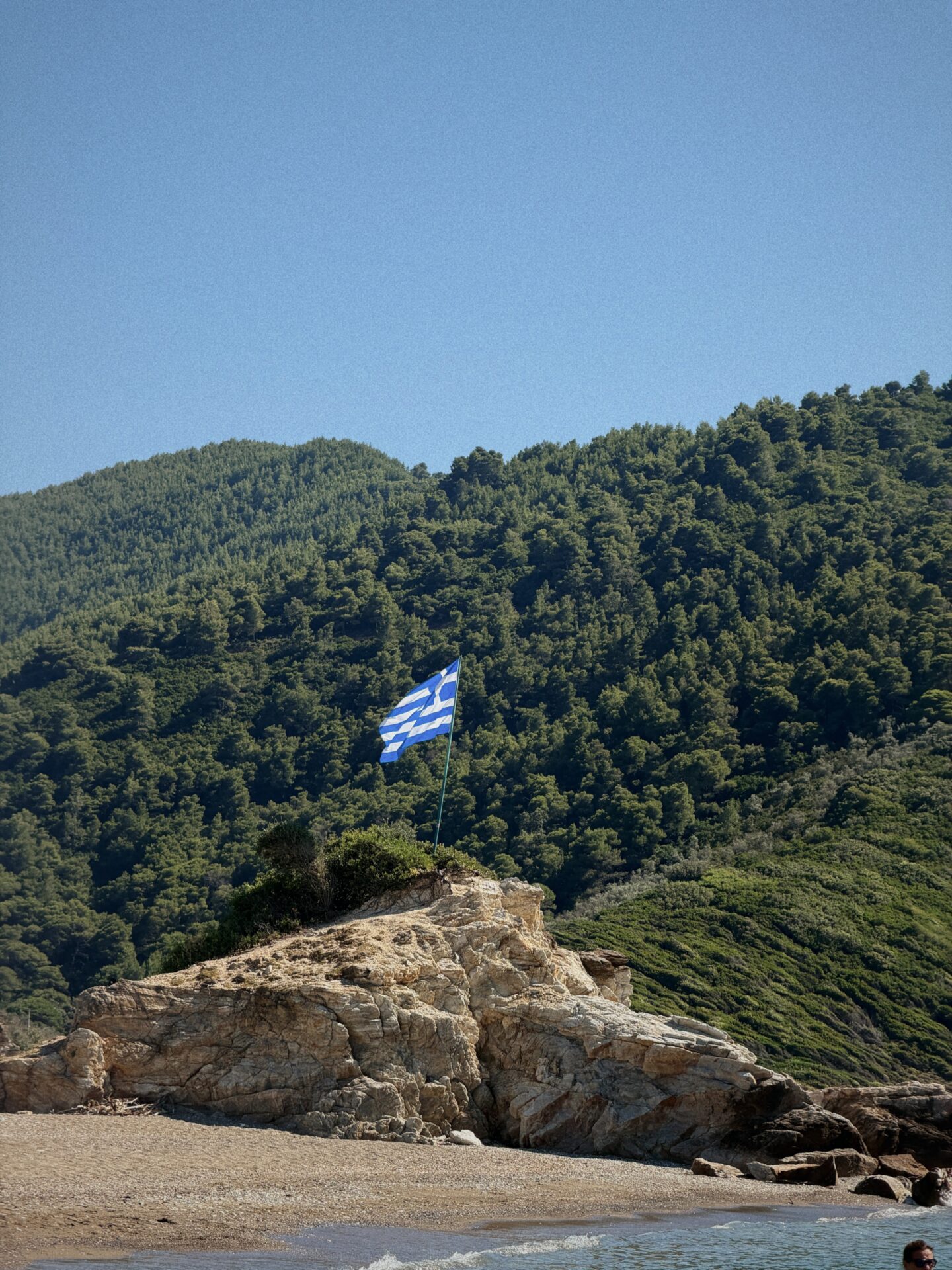 Η Κέιτ Χάντσον στη Σκιάθο