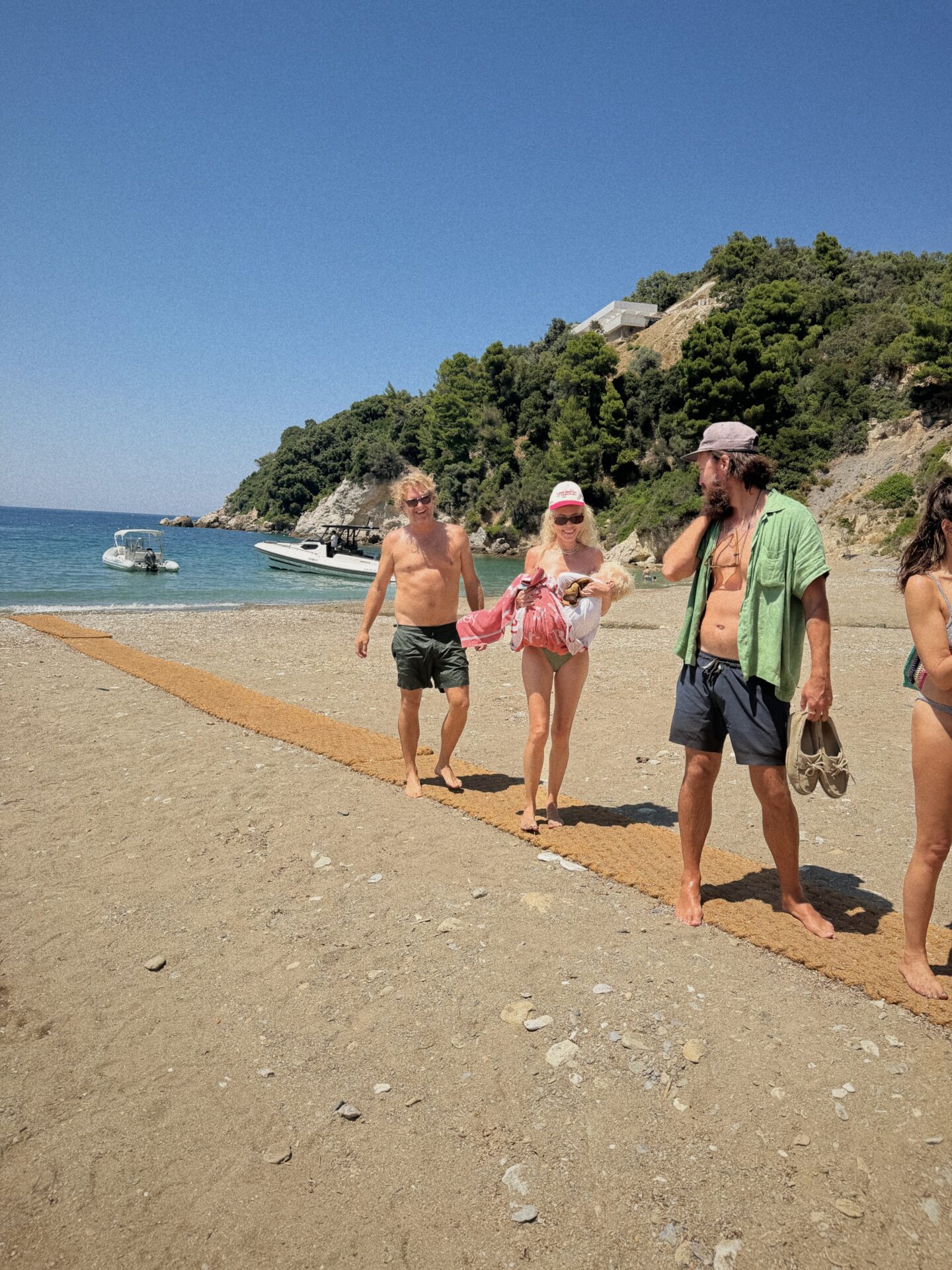 Η Κέιτ Χάντσον στη Σκιάθο
