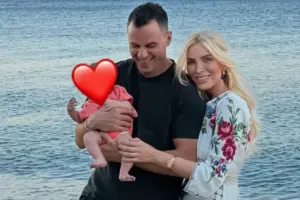 Η Κατερίνα Καινούργιου βρέθηκε στην Παναγία Εκατονταπυλιανή για το τάμα που είχε κάνει