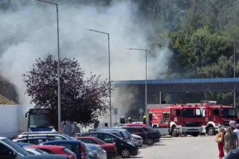 Καβάλα: Αστικό λεωφορείο τυλίχθηκε στις φλόγες έξω από το νοσοκομείο – Πανικός στο σημείο