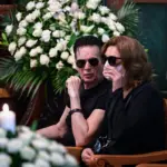 Κηδεία Μαίρης Λίντα - Συντετριμμένη η κόρη της