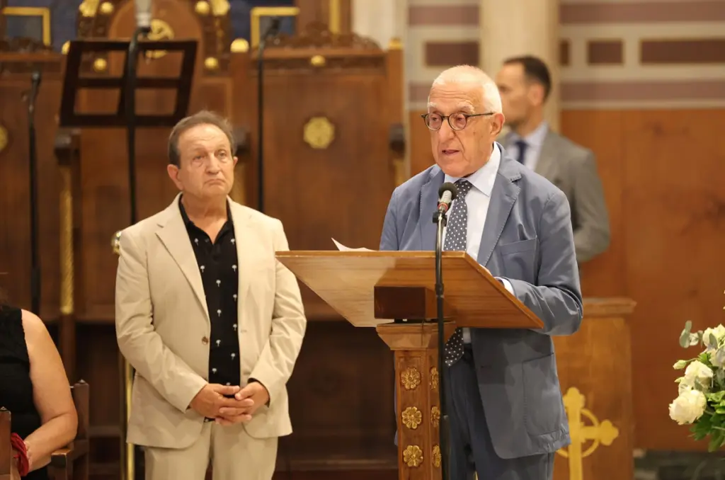 Επικήδειος Κακλαμάνη στην κηδεία της Μάρως Κοντού: «Πρέπει να σου πω οριστικά καληνύχτα»