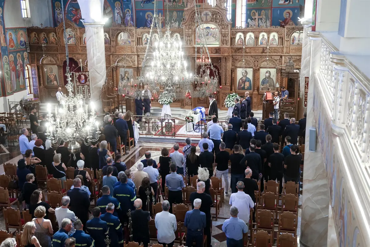 Το τελευταίο αντίο στον πυροσβέστη Κωνσταντίνο Λαιμοδέτη