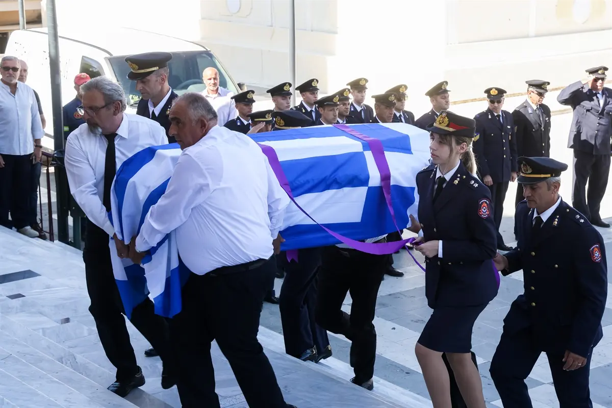 Το τελευταίο αντίο στον πυροσβέστη Κωνσταντίνο Λαιμοδέτη