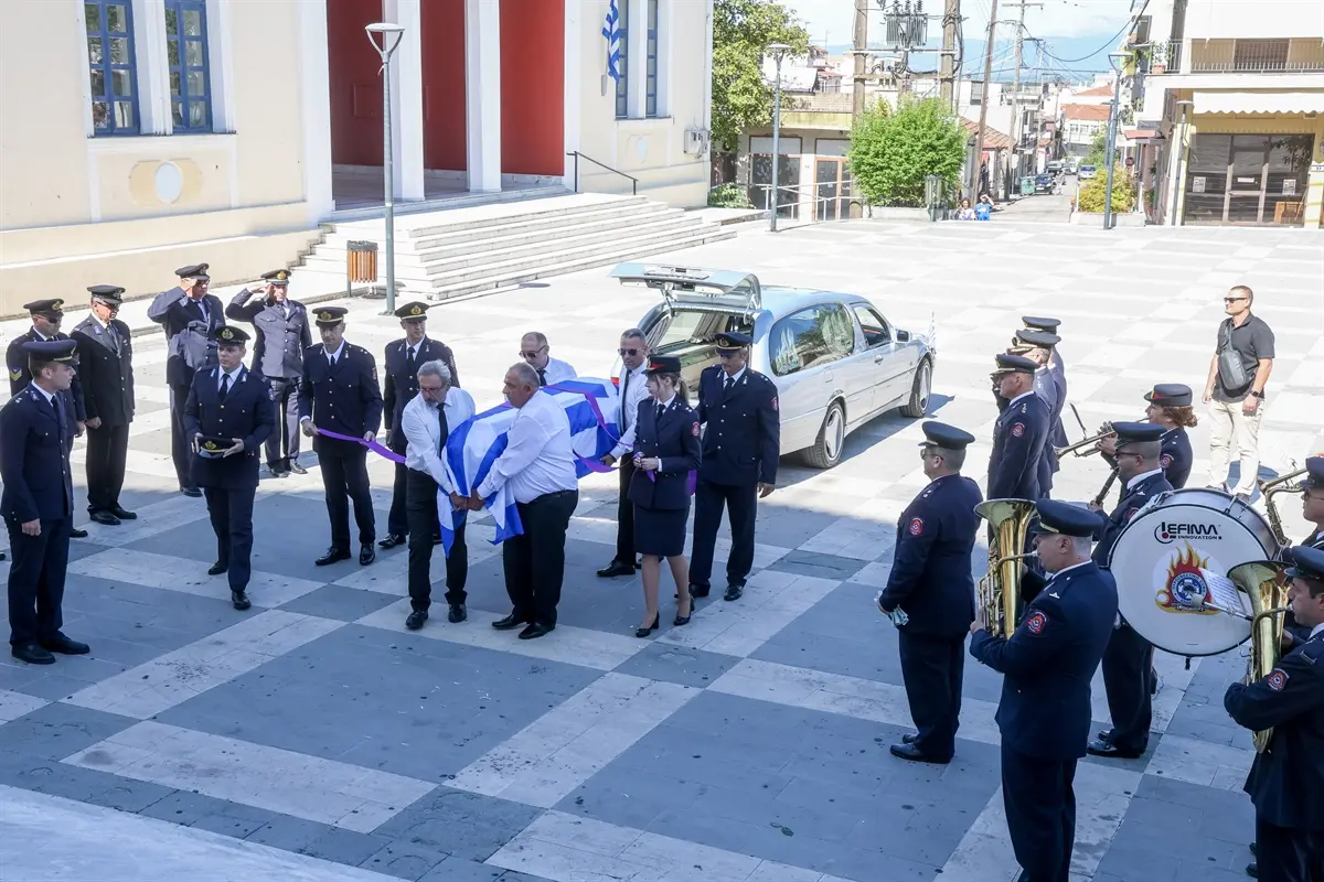 Το τελευταίο αντίο στον πυροσβέστη Κωνσταντίνο Λαιμοδέτη
