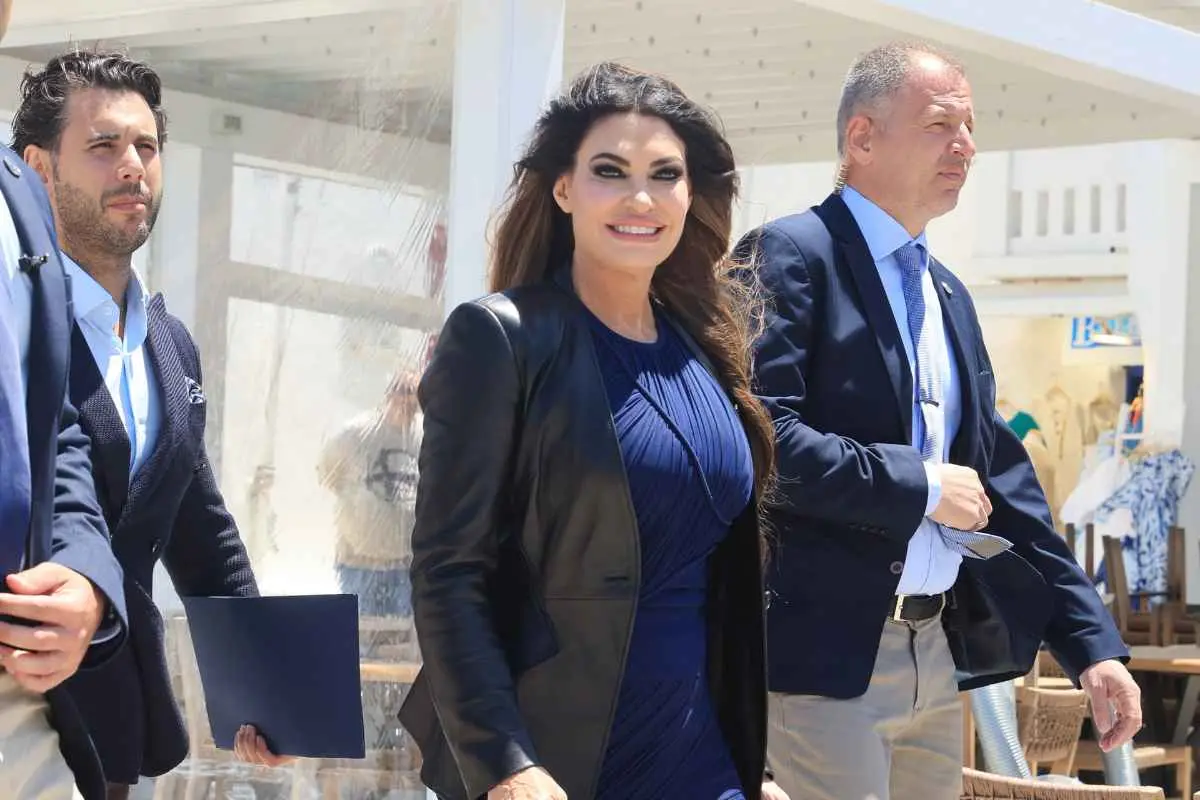Η Κίμπερλι Γκιλφόιλ στη Μύκονο