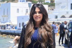 Κίμπερλι Γκιλφόιλ: Το ταξίδι-αστραπή στη Μύκονο και η στάση σε γνωστή μπουτίκ