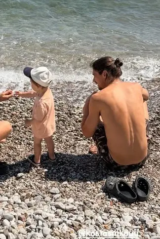 Ο Κώστας Νικούλι σε διακοπές με τον γιο του