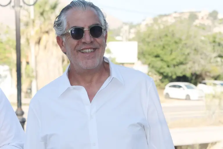 Κούλλης Νικολάου: Συγκινητικό «αντίο» στο Mega – Ανακοίνωσε τις νέες σειρές στον ΣΚΑΪ
