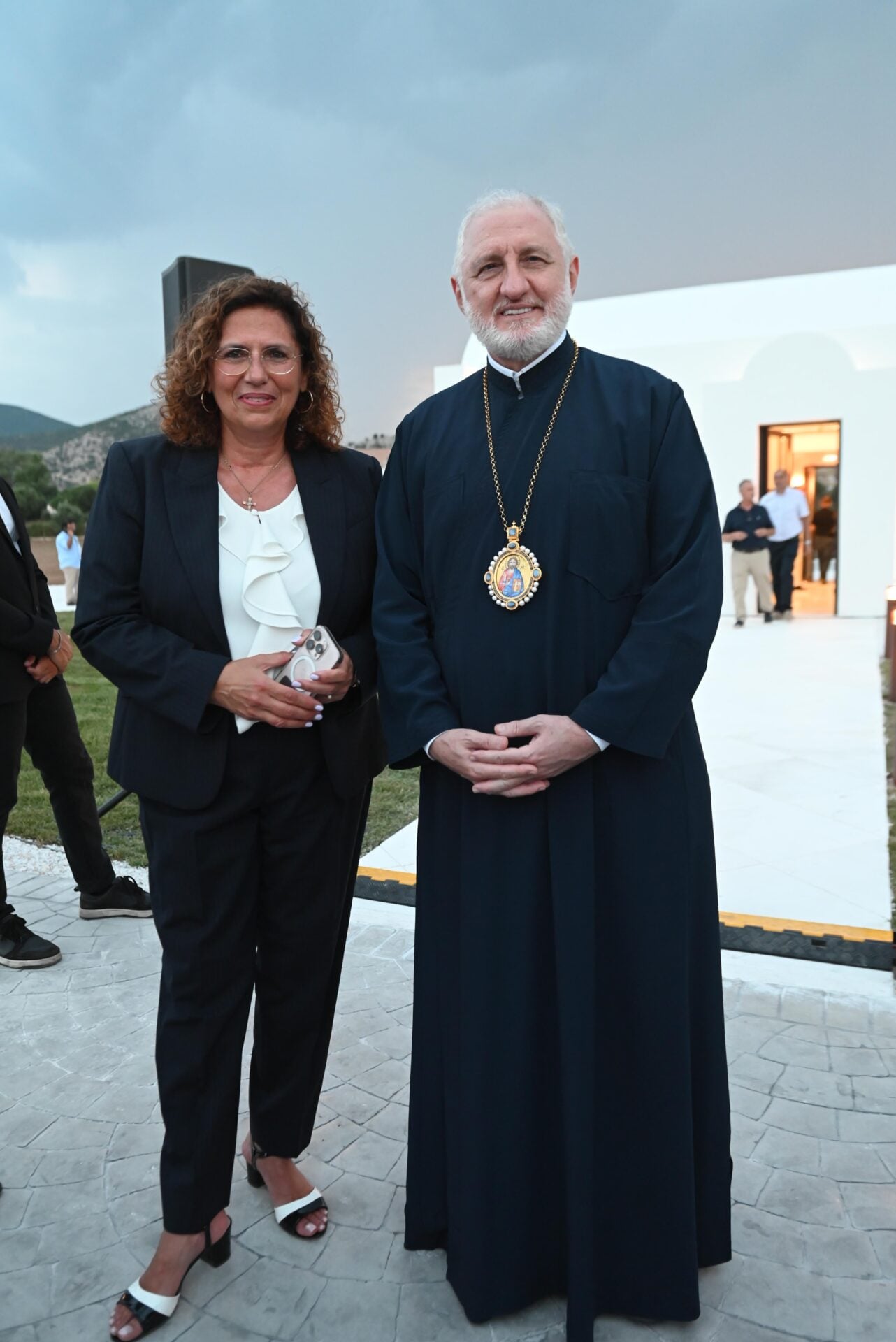 Η Θεοδώρα Κουλουρά και ο κ. Ελπιδοφόρος