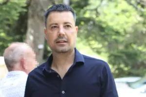 Πέτρος Κουσουλός: Άφησε για λίγο το ρεπορτάζ και το έριξε στον χορό