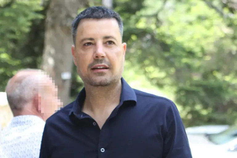 Πέτρος Κουσουλός: Άφησε για λίγο το ρεπορτάζ και το έριξε στον χορό