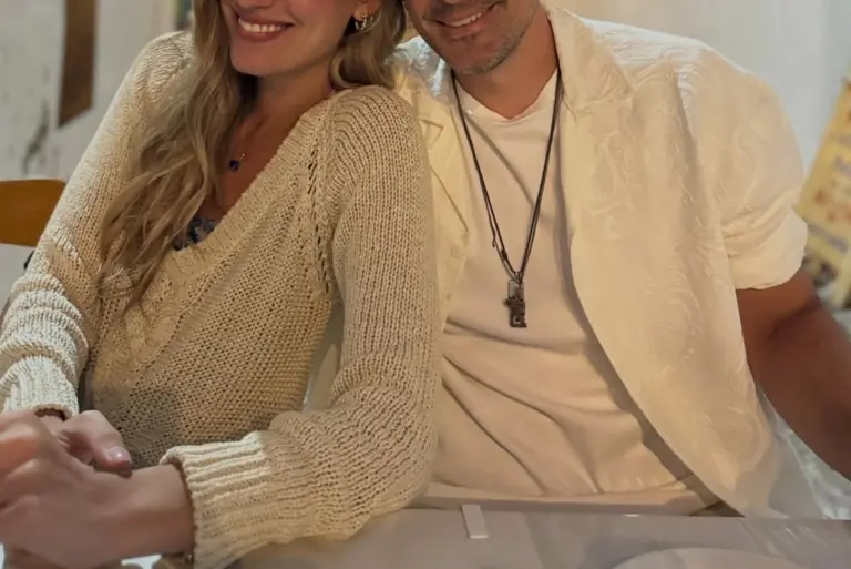 Full in love στην Κίμωλο για γνωστό δημοσιογράφο