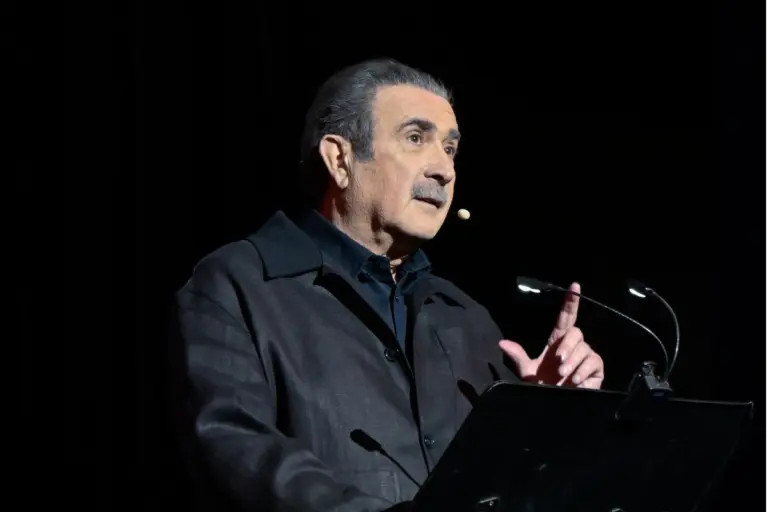 «Κόλαφος» ο Λαζόπουλος κατά της «Μυκονοποίησης» της Πάρου