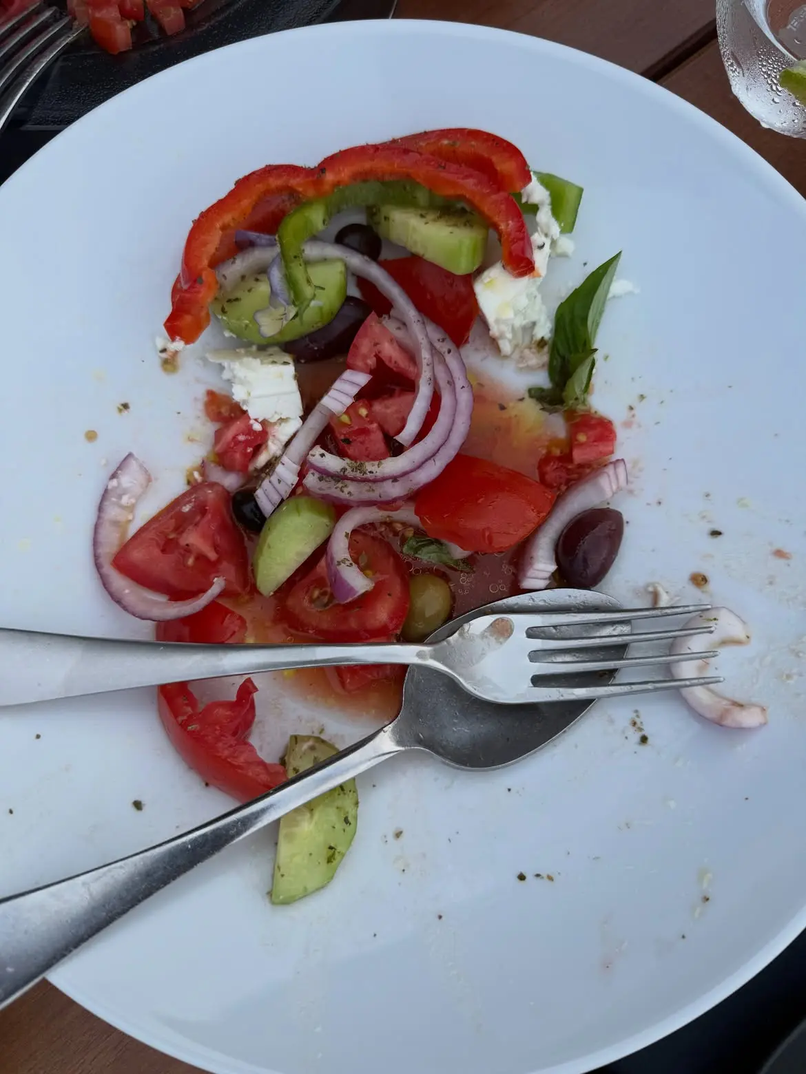 Η Μάγκι Τζίλενχαλ στην Κέρκυρα