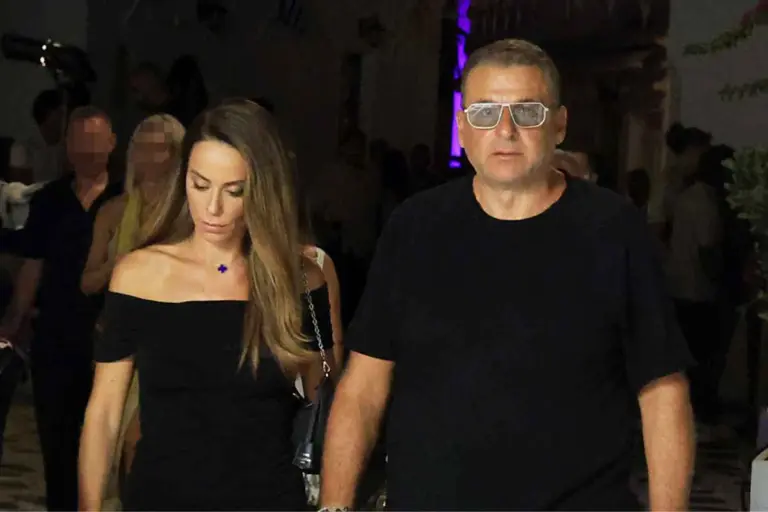 Μαρία Αντωνά: Ο Γιώργος Λιάγκας παίζει πιάνο στις διακοπές τους στην Κρήτη