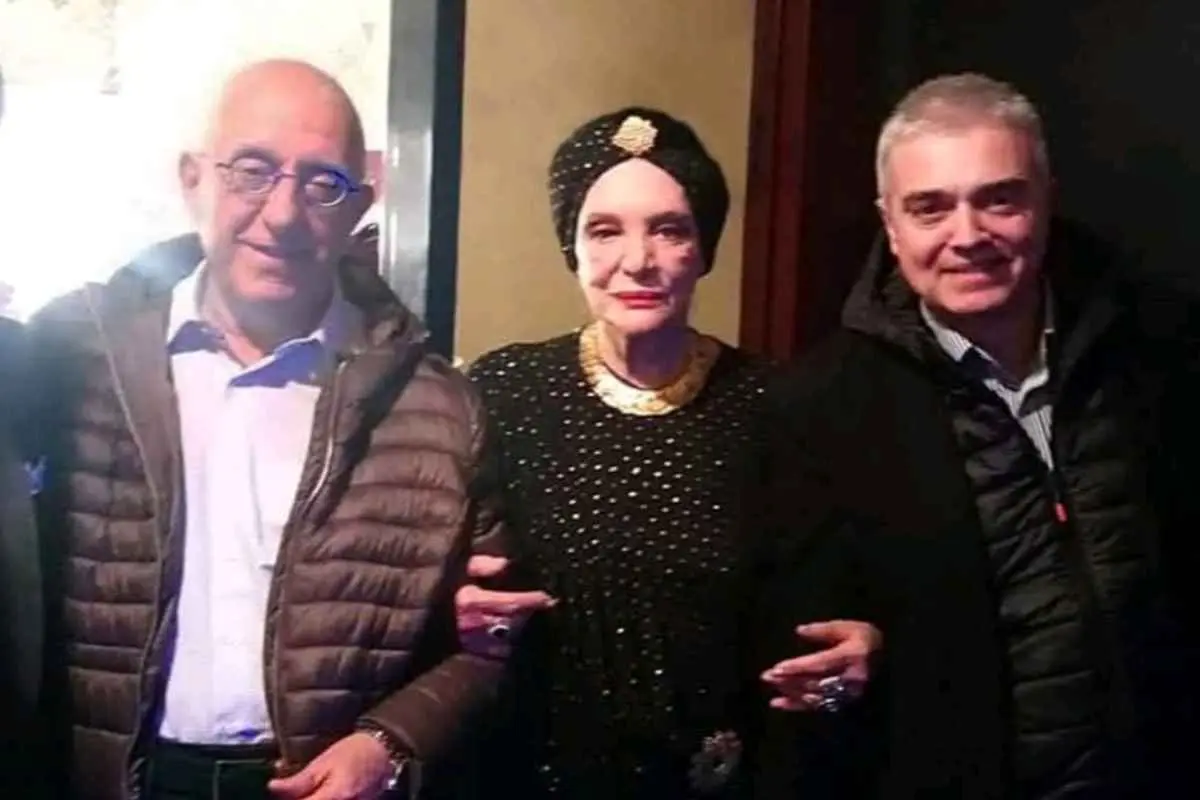 Ο Κώστας Σπυριούνης και ο Νικήτας Κακλαμάνης με τη Μάρω Κοντού