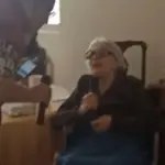 Μαίρη Λίντα: Συγκινεί το τελευταίο βίντεο που τη δείχνει να τραγουδά στο γηροκομείο