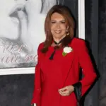 Η Μιμή Ντενίση «σπάει τη σιωπή»: «Δεν γίνεται τα μάρμαρα να έχουν το όνομα του κλέφτη»