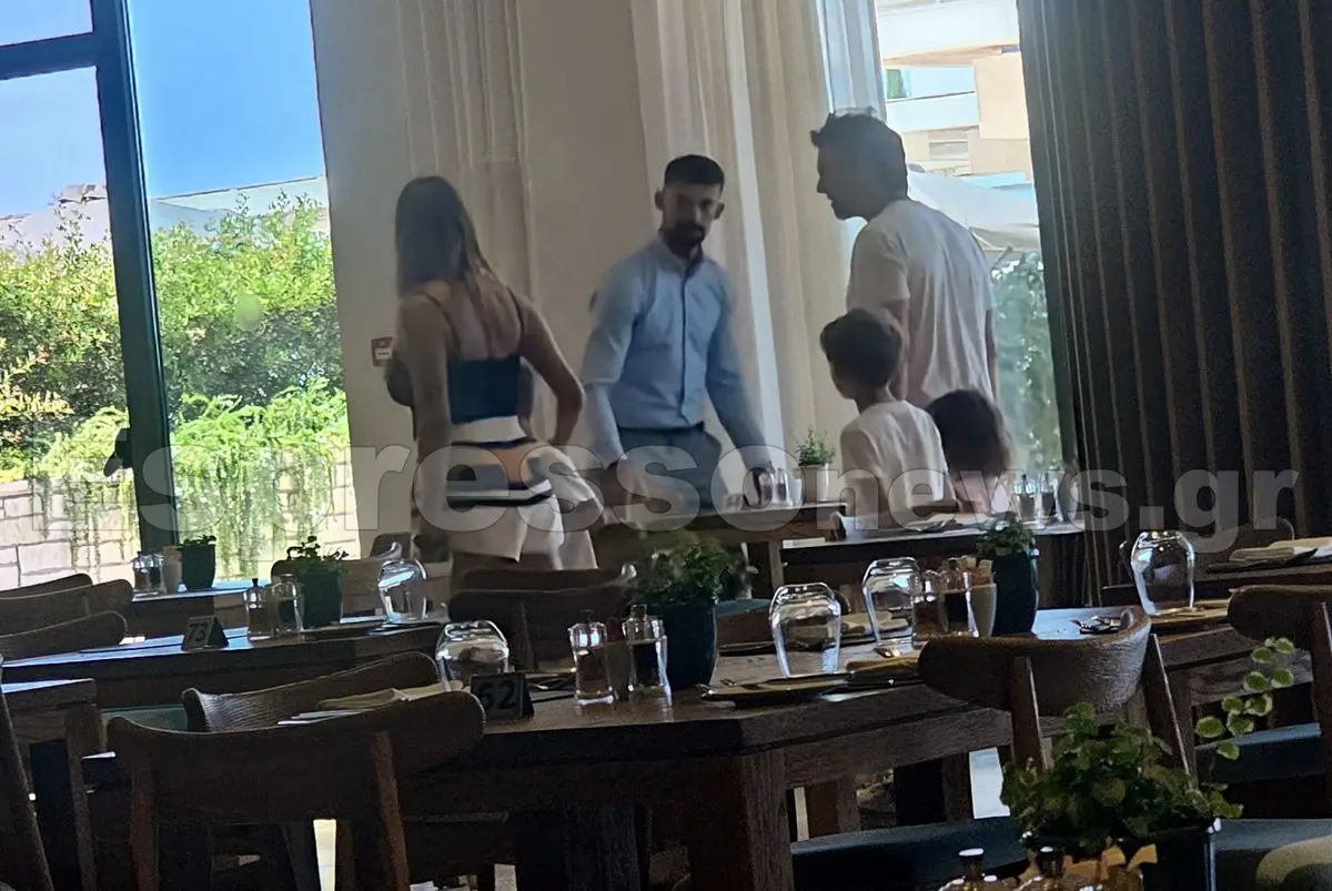 Ο Φίλιππος Μιχόπουλος με την Κωνσταντίνα Ευρυπίδου και τα παιδιά τους στην Πάφο