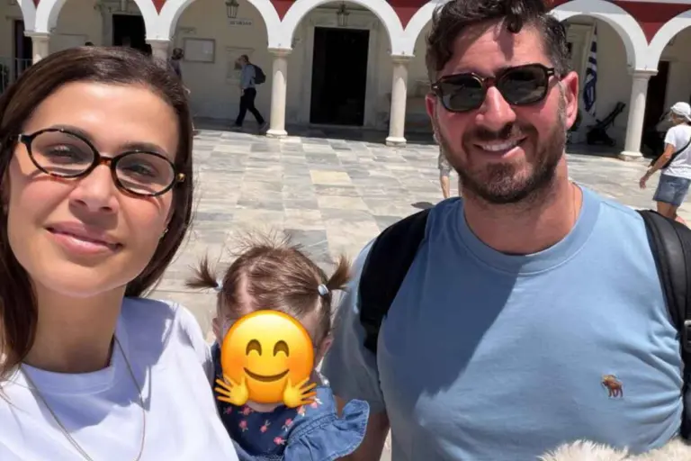 Νεσχάν Μουλαζίμ: Εκπλήρωσε τάμα στην Τήνο με την κόρη και τον σύζυγό της