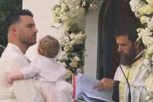 Νικηφόρος: Βάφτισε την ανιψιά του και τραγούδησε στο γλέντι