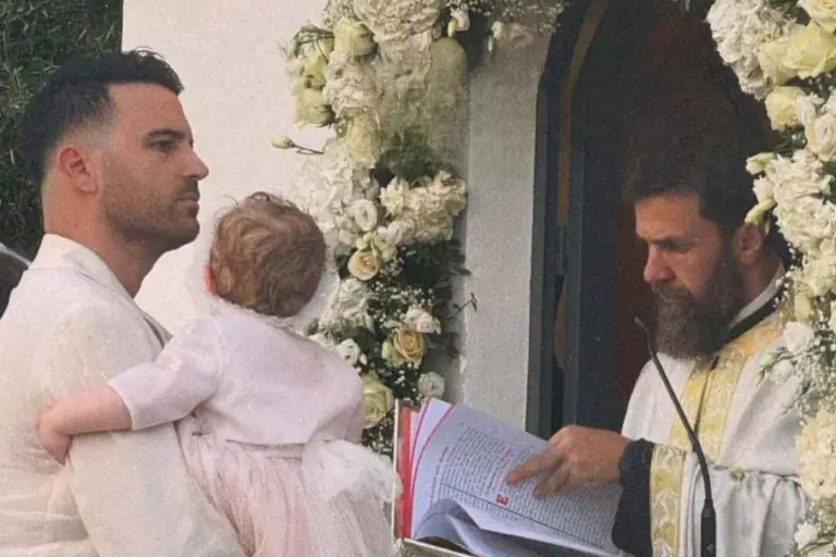 Νικηφόρος: Βάφτισε την ανιψιά του και τραγούδησε στο γλέντι
