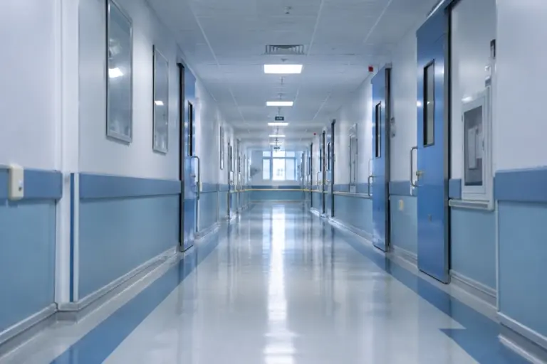 Σκηνές πανικού στο Χαλάνδρι: 17χρονος έπεσε από ύψος και νοσηλεύεται σε κρίσιμη κατάσταση