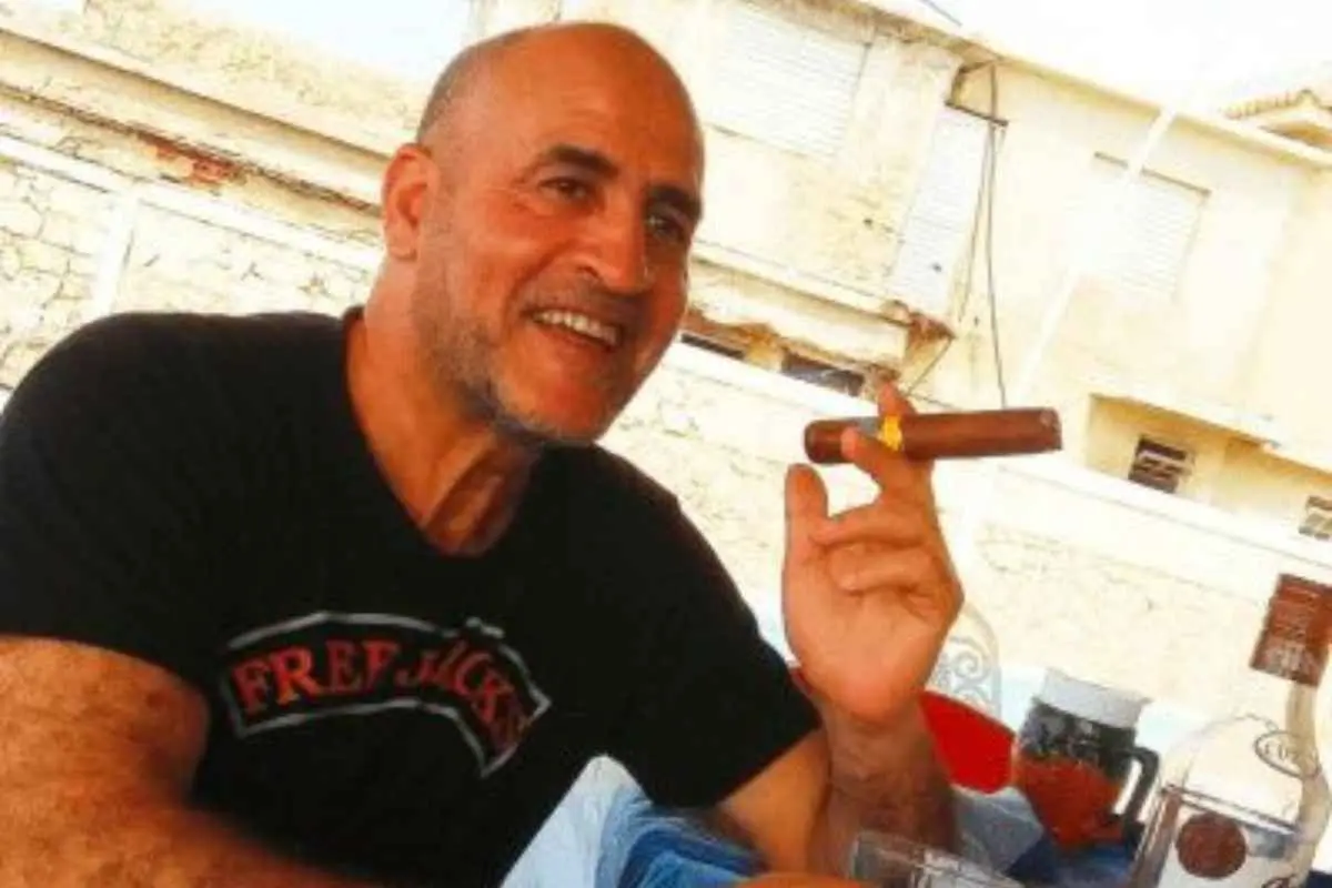 Οι γαλλικές Αρχές διέταξαν νεκροψία-νεκροτομή για να εξακριβωθούν τα αίτια θανάτου. 