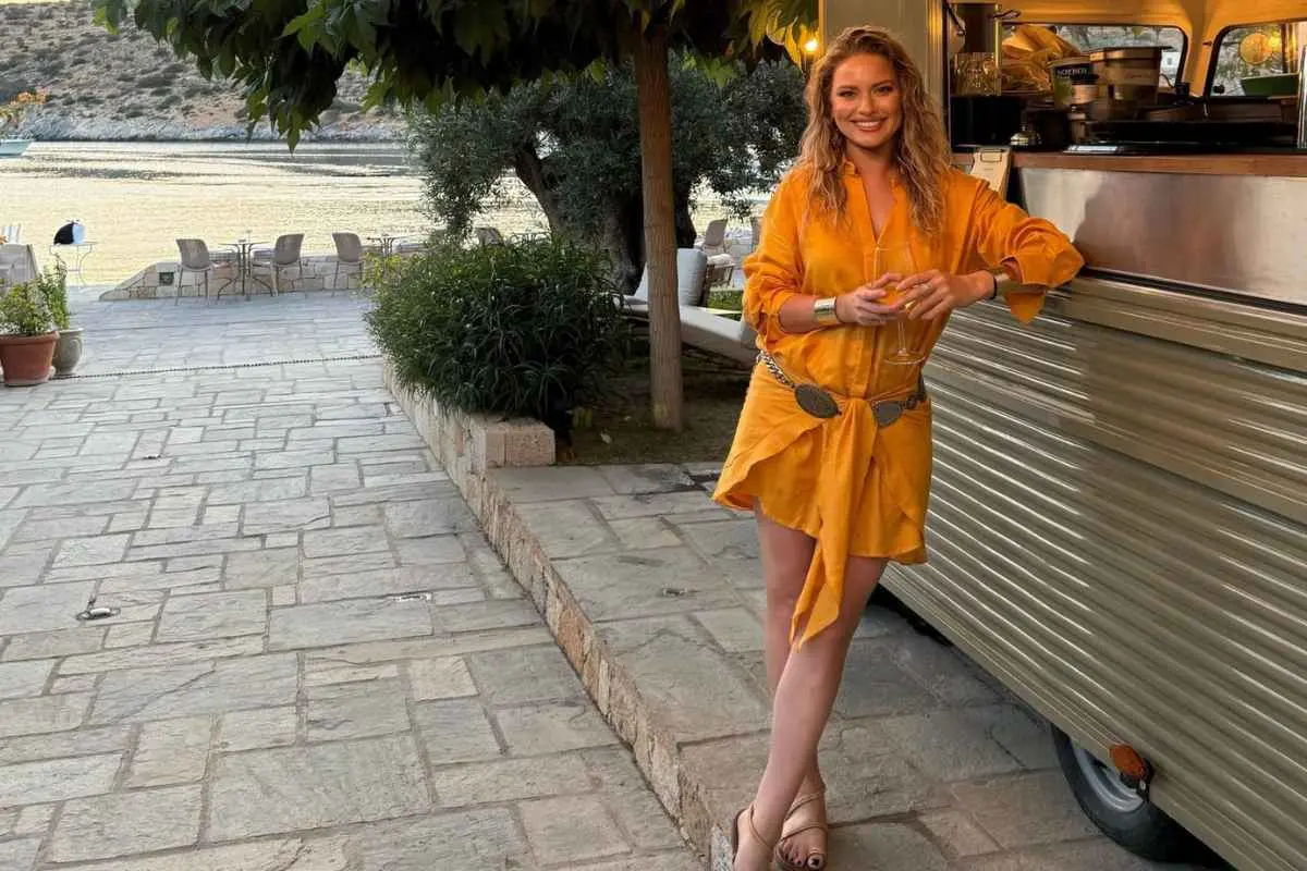 Η Ντόρα Μακρυγιάννη έκανε πραγματικότητα το όνειρό της, ανοίγοντας τη δική της καντίνα στη Σχοινούσα.