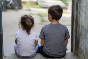 Θεσσαλονίκη: Η καταγγελία που αποκάλυψε τον εφιάλτη για δύο ανήλικα αδελφάκια