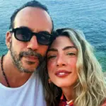 Αυτός είναι ο πεθερός του Μουζουράκη – Δείτε τον να ποζάρει με τον γιο του τραγουδιστή