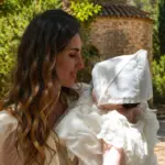 Παυλίνα Βουλγαράκη: Οι αδημοσίευτες φωτογραφίες από τη βάπτιση της κόρης της στην Κρήτη